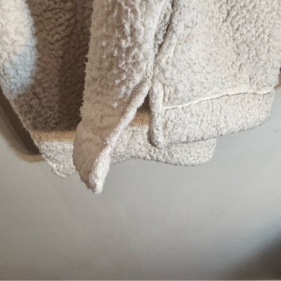 AIRIE Sz L Cozy Cream Sherpa Pullover With Snap Closure Funnel Neck Long Sleeves - Picture 5 of 9